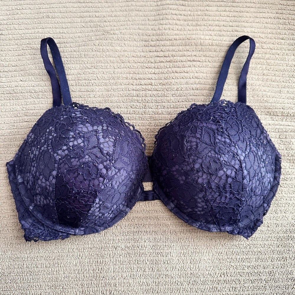 #511 Women’s Victoria’s Secret Lace Underwire in Navy Blue Size 34DD.